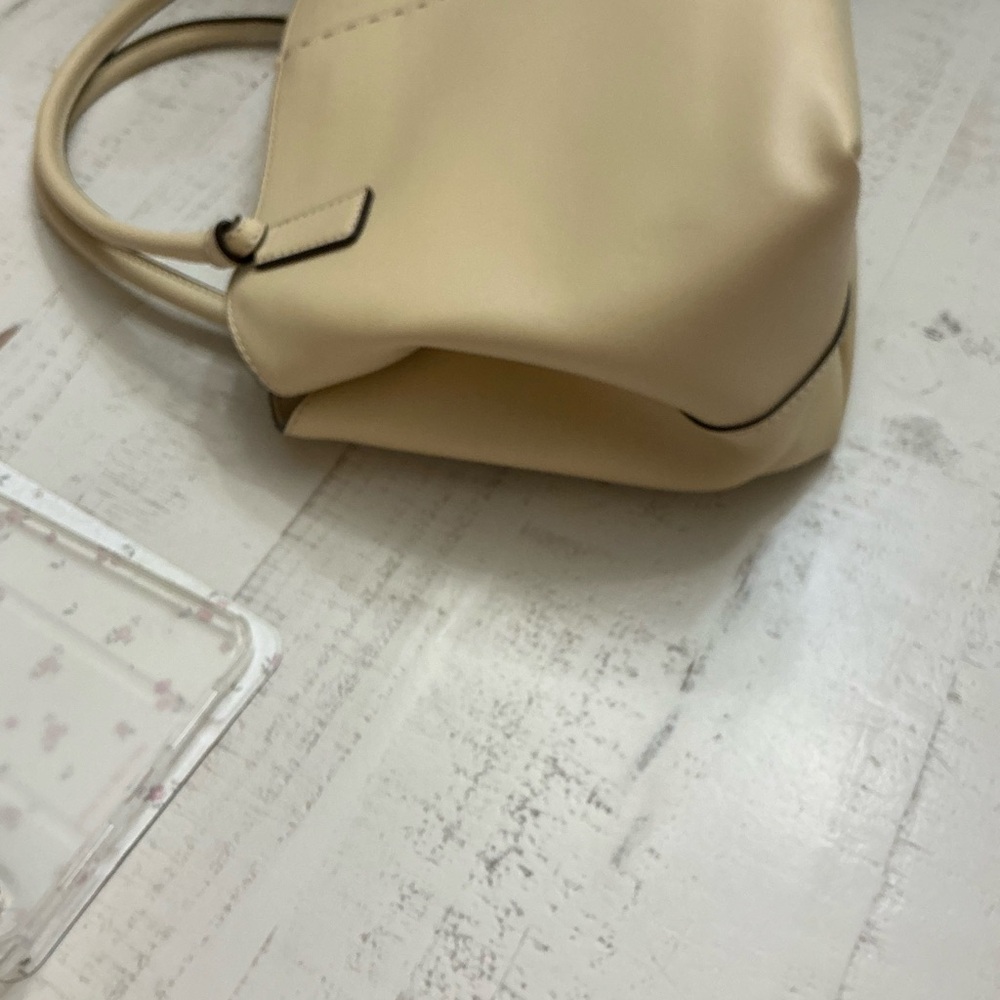 Elegant Cream Shoulder Bag